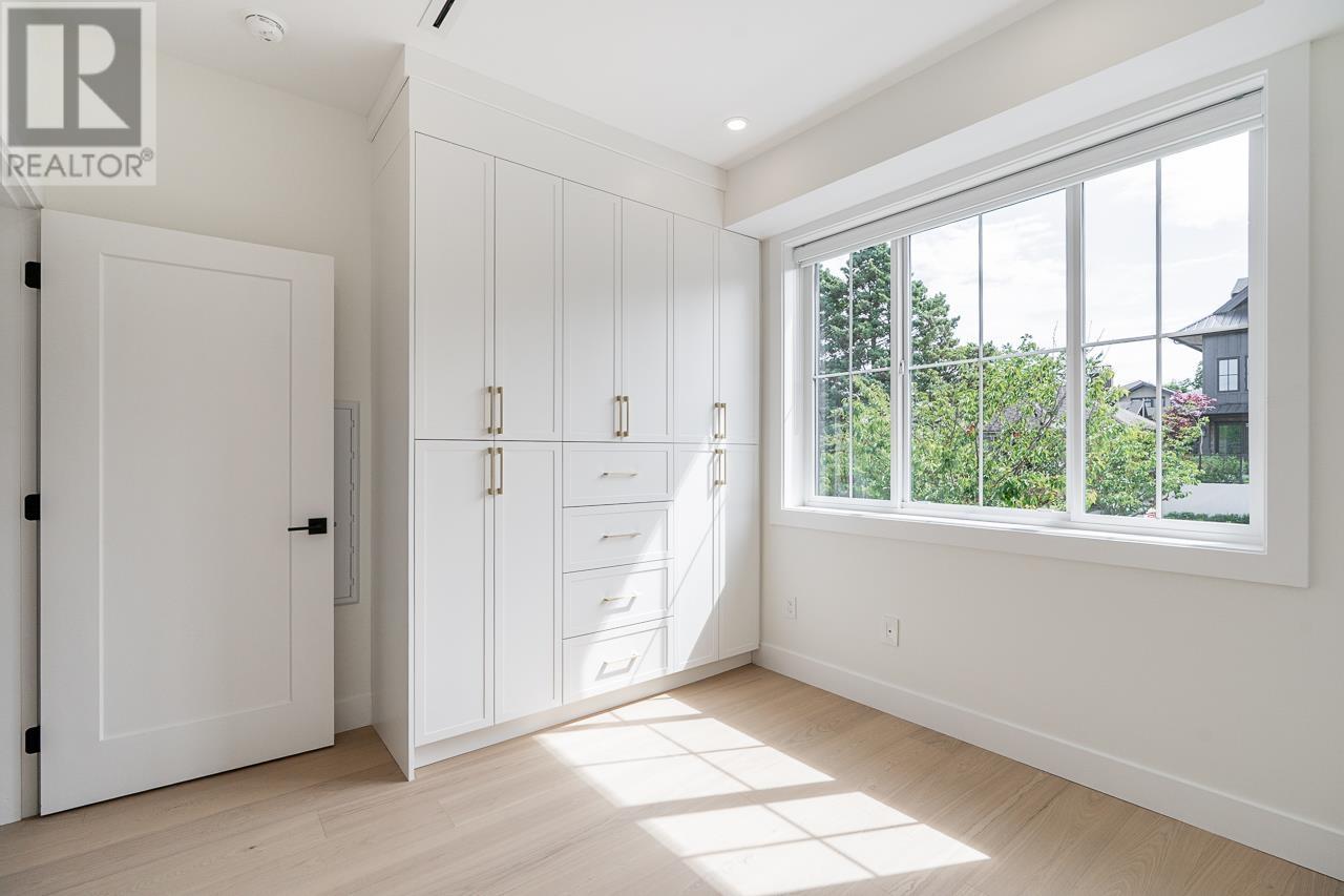 Photo 18 of 1 4855 Dumfries Street, Vancouver BC