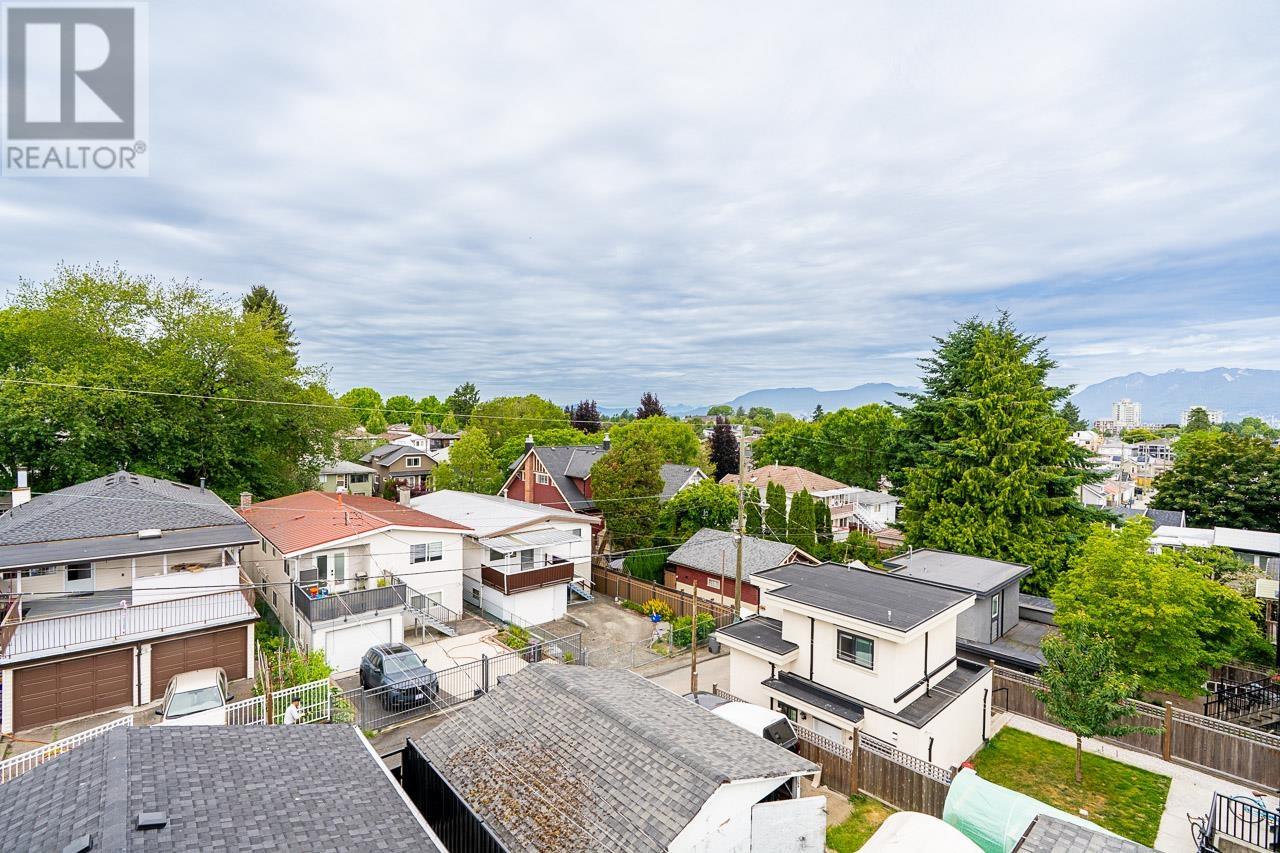 Photo 28 of 2 4855 Dumfries Street, Vancouver BC