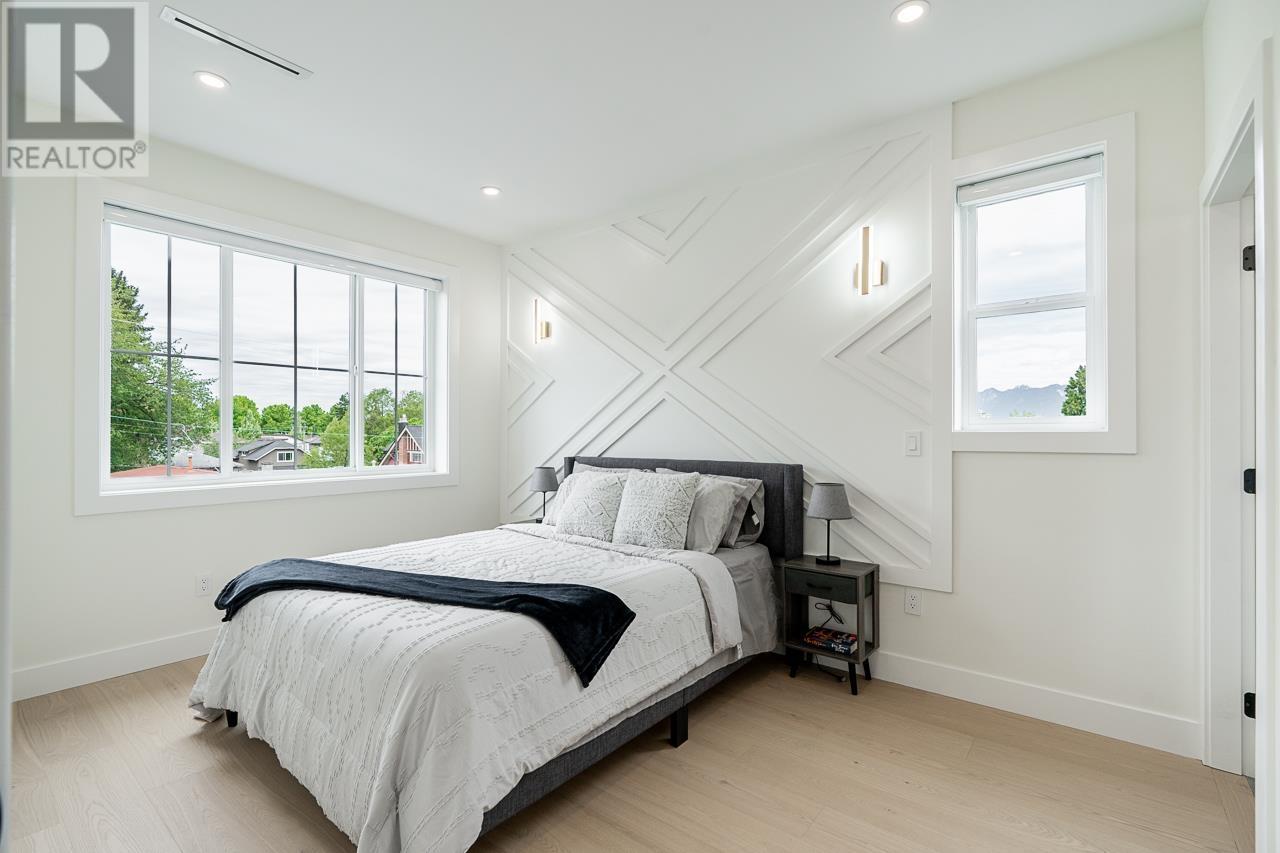 Photo 12 of 2 4855 Dumfries Street, Vancouver BC