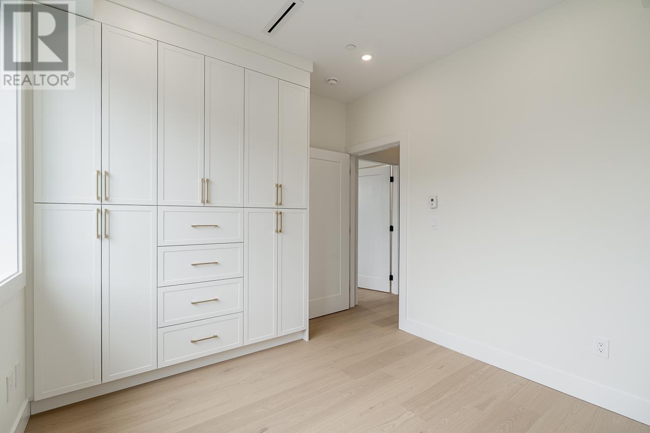 Photo 17 of 2 4855 Dumfries Street, Vancouver BC