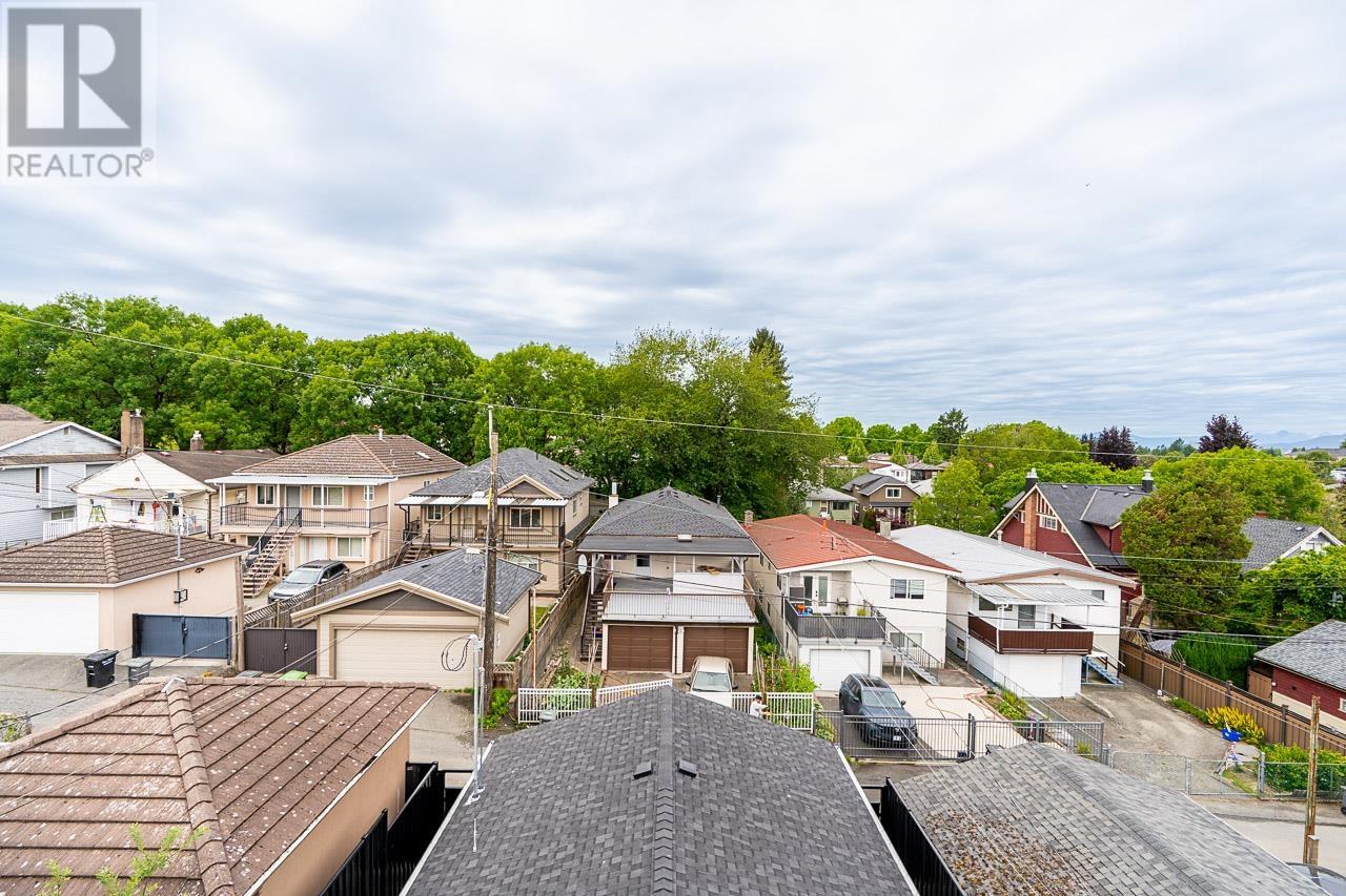 Photo 27 of 2 4855 Dumfries Street, Vancouver BC