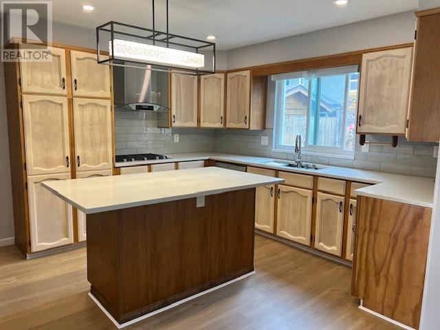 Photo 6 of 4328 Fortune Avenue, Richmond BC