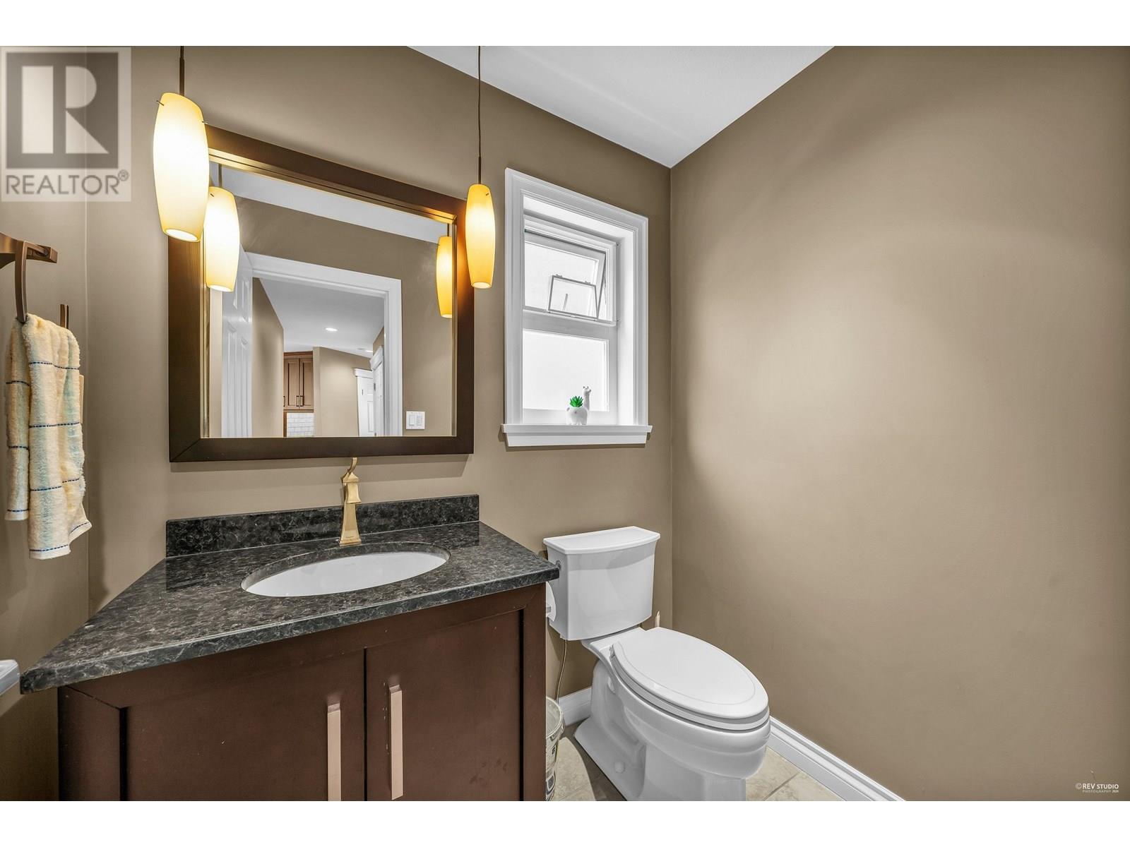 Photo 10 of 6550 Albery Place, Burnaby BC