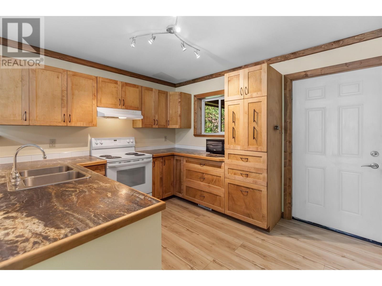 Photo 17 of 3416 Hayman Crescent, Quesnel BC