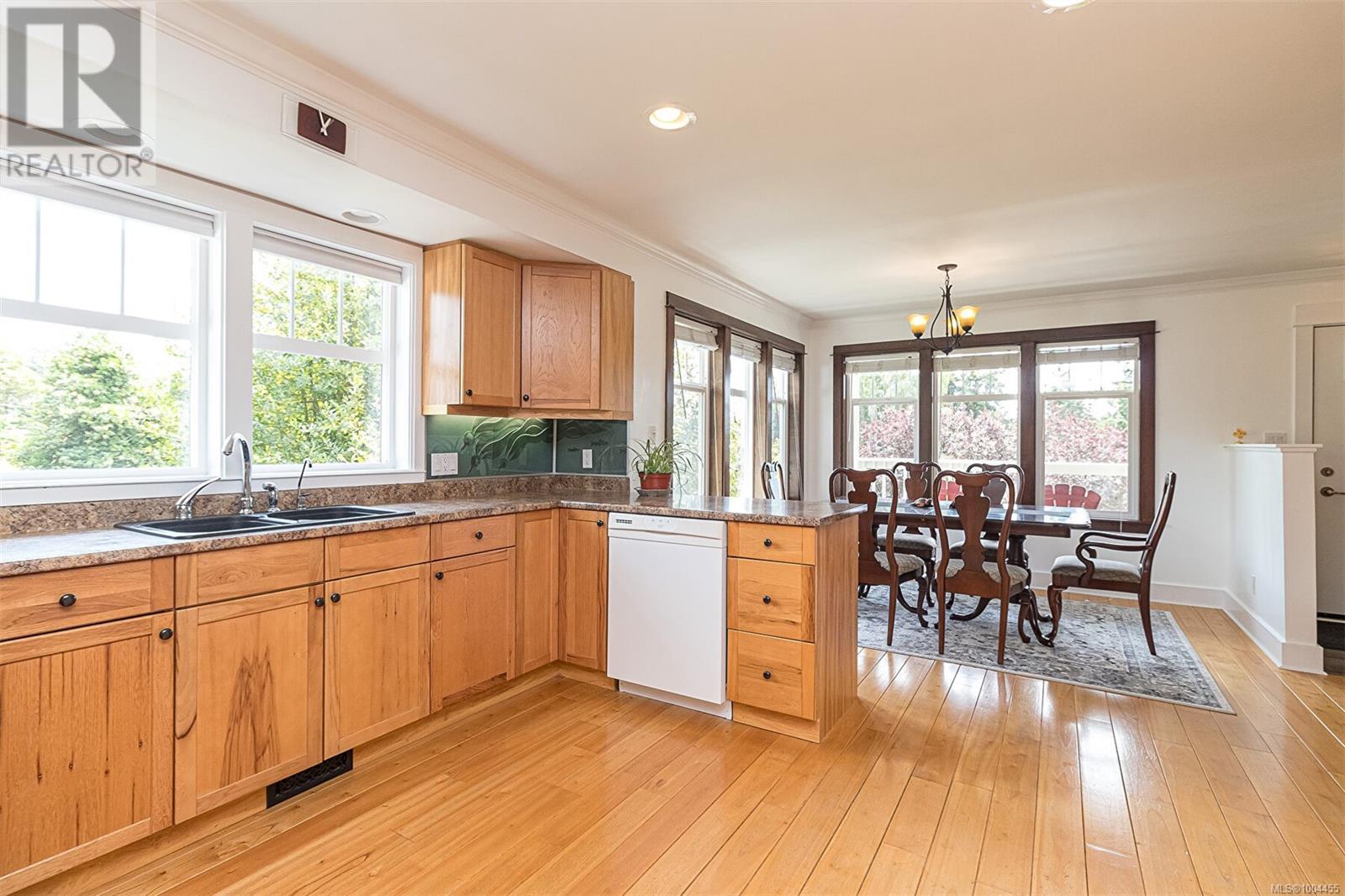 Photo 12 of 281 Bessborough Ave, View Royal BC