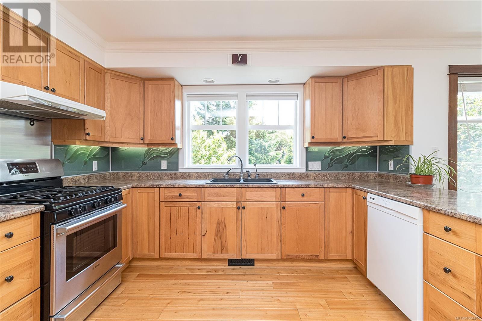 Photo 13 of 281 Bessborough Ave, View Royal BC