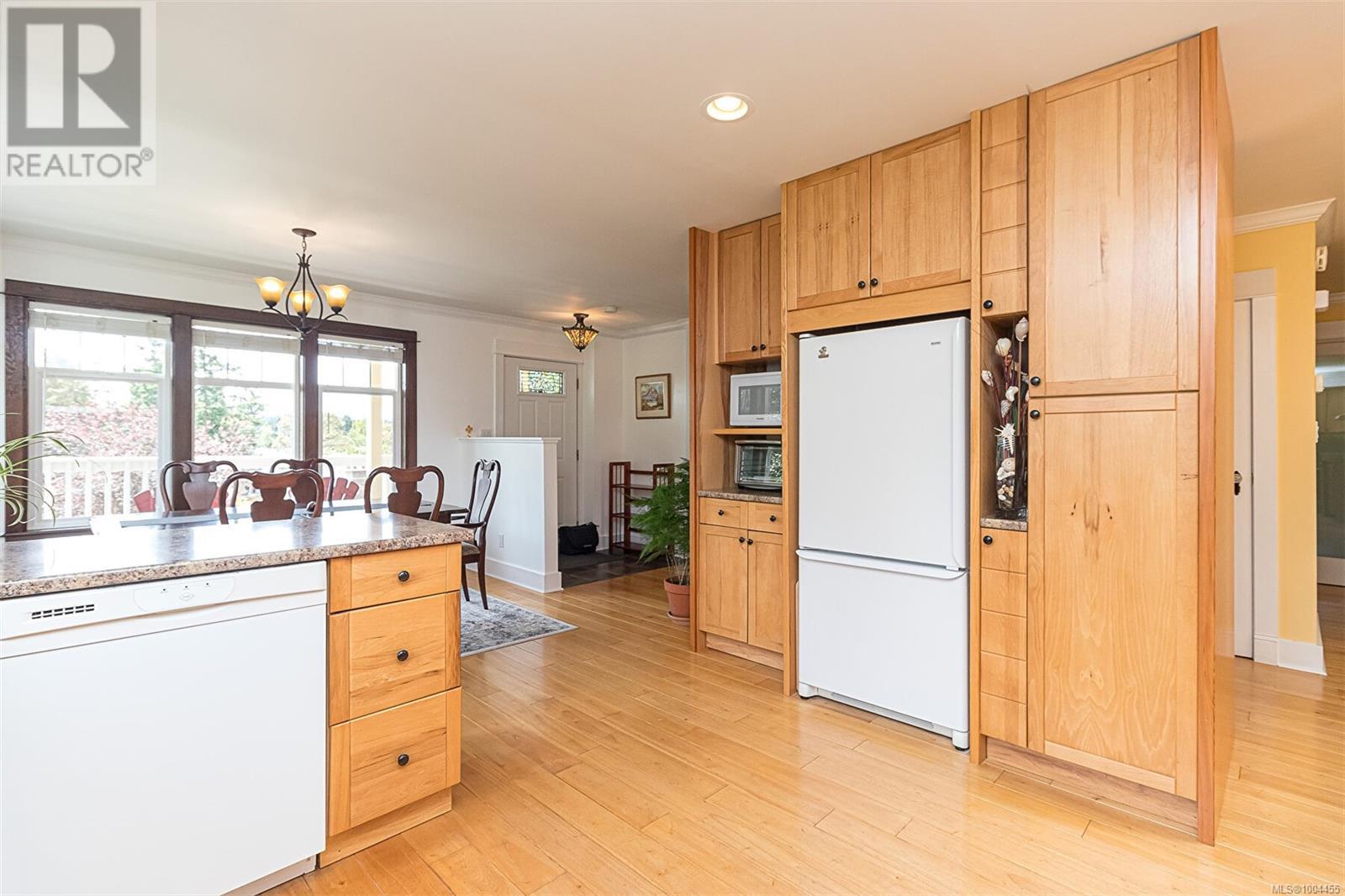 Photo 14 of 281 Bessborough Ave, View Royal BC