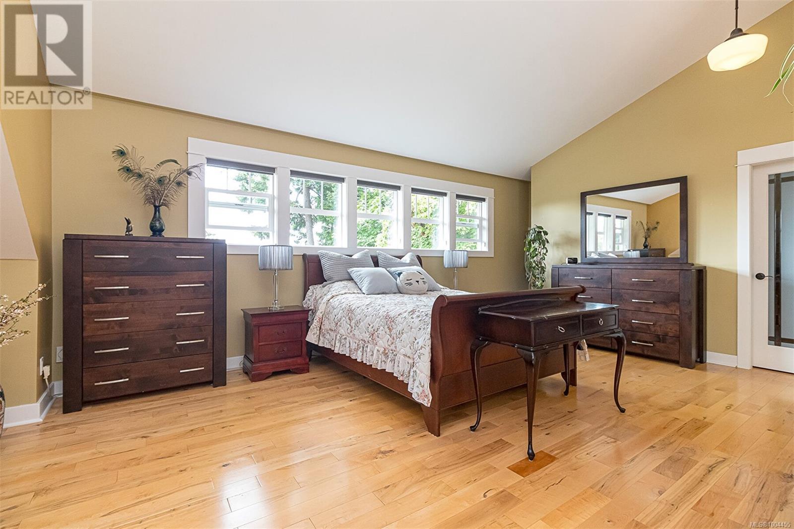 Photo 17 of 281 Bessborough Ave, View Royal BC