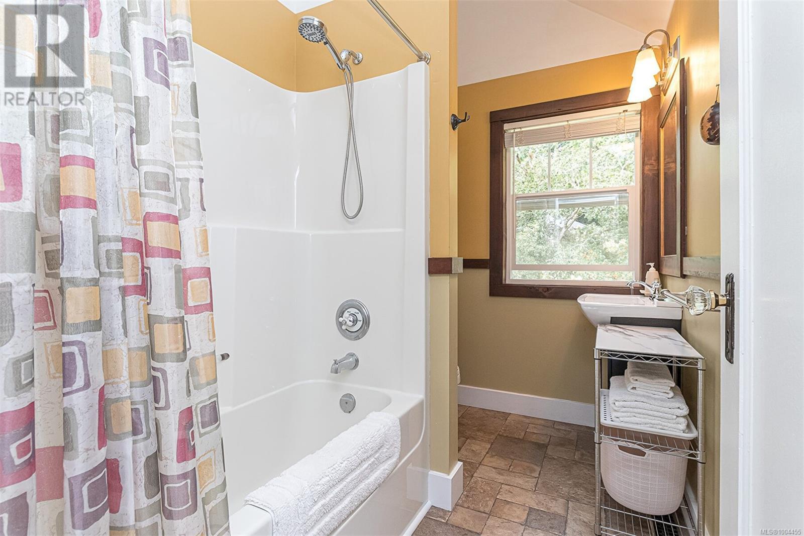 Photo 24 of 281 Bessborough Ave, View Royal BC