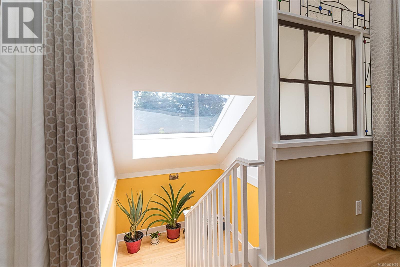 Photo 25 of 281 Bessborough Ave, View Royal BC