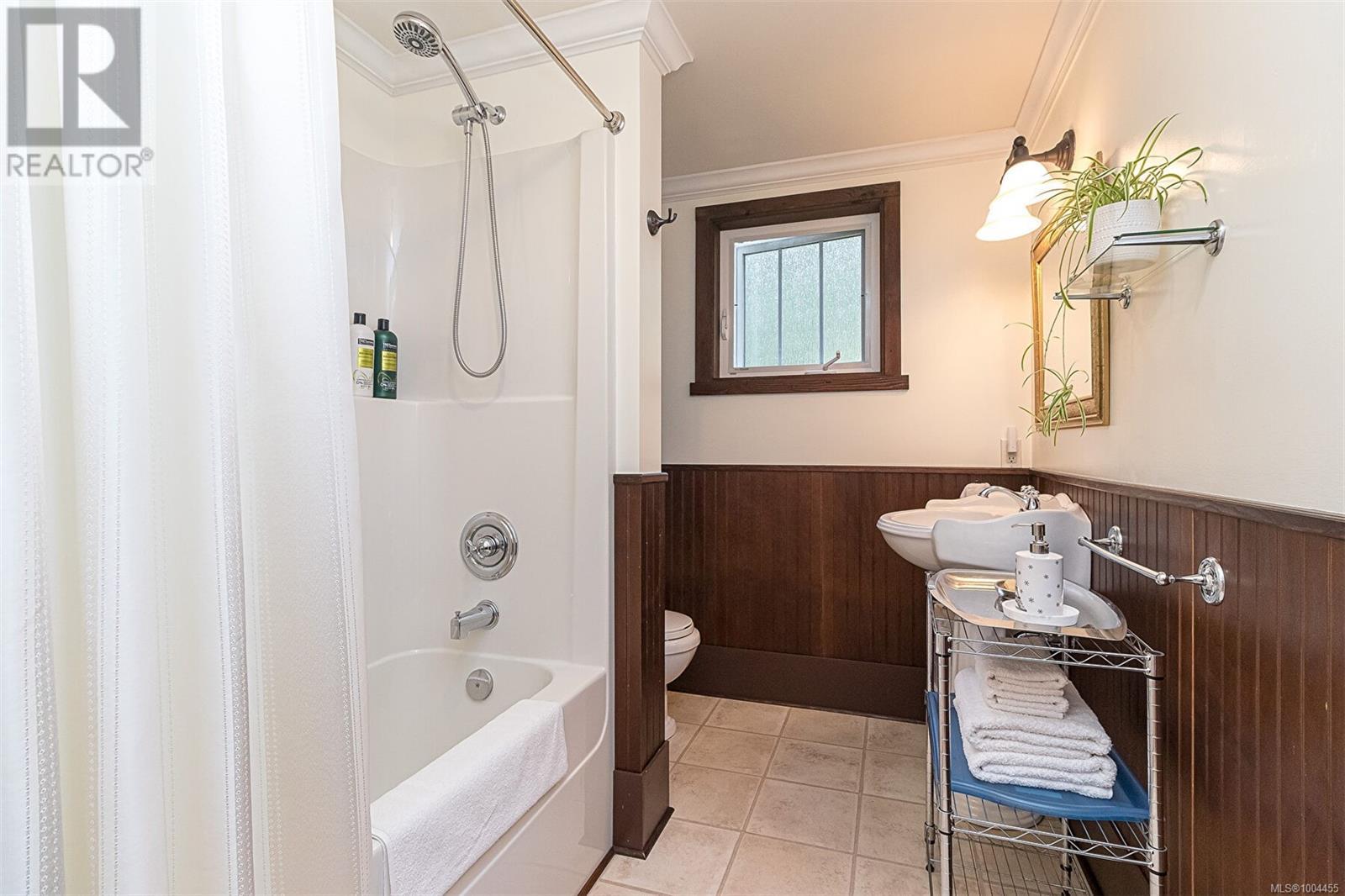 Photo 28 of 281 Bessborough Ave, View Royal BC