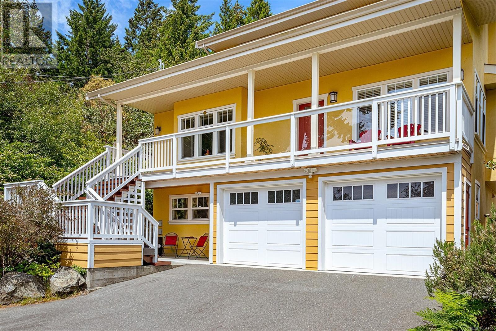 Photo 3 of 281 Bessborough Ave, View Royal BC