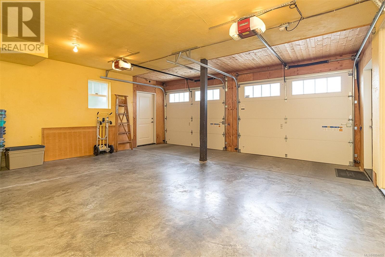 Photo 32 of 281 Bessborough Ave, View Royal BC