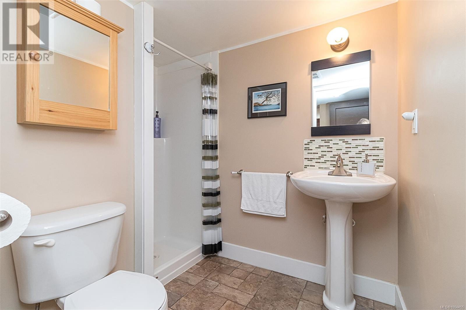 Photo 38 of 281 Bessborough Ave, View Royal BC