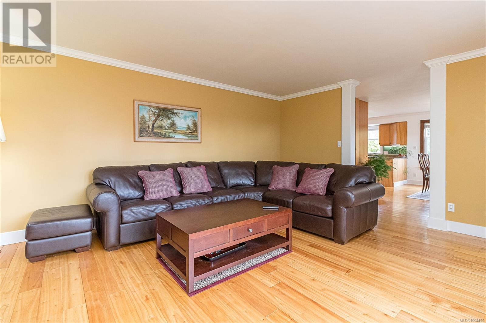 Photo 5 of 281 Bessborough Ave, View Royal BC
