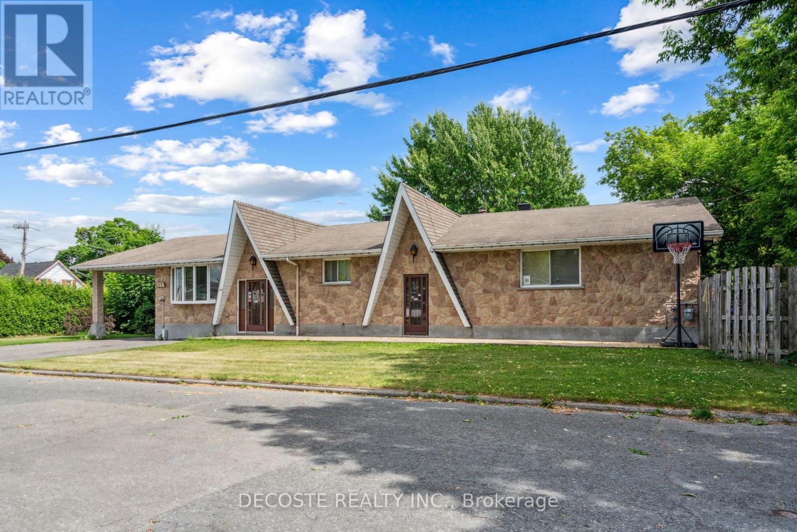 Photo 4 of 114 St George Street W, North Glengarry ON