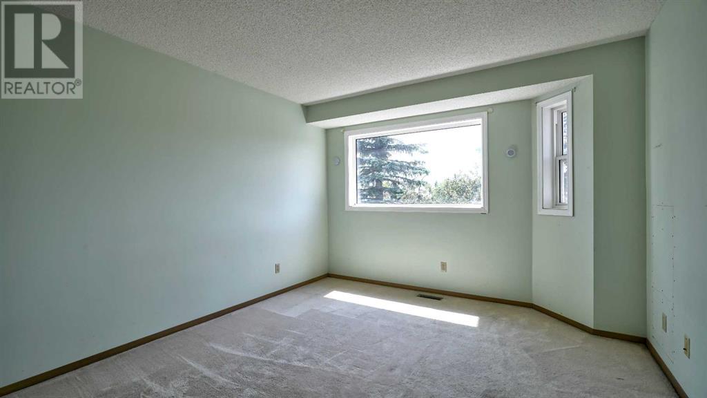 Single Family House for Sale in  Riverglen Drive SE Riverbend Calgary 