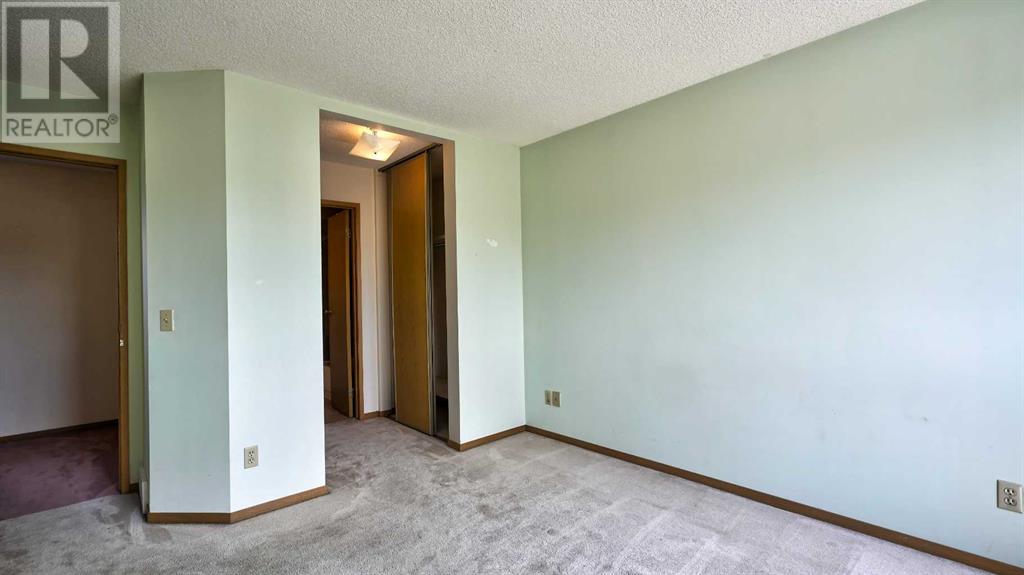 102 Riverglen Drive SE, Calgary, Alberta