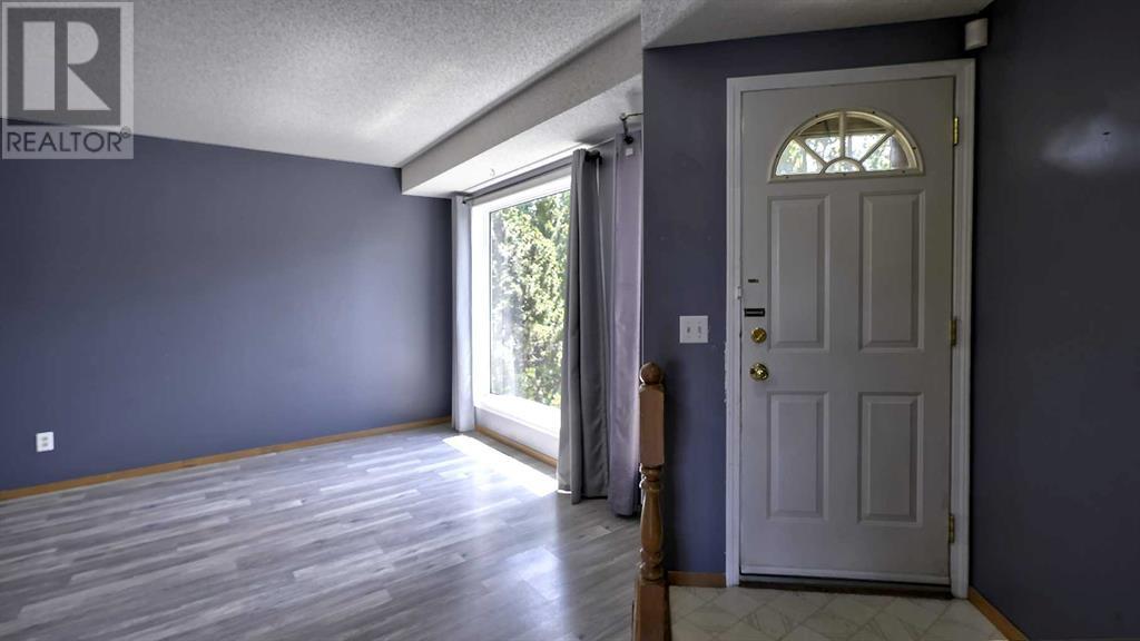 Single Family House for Sale in  Riverglen Drive SE Riverbend Calgary 