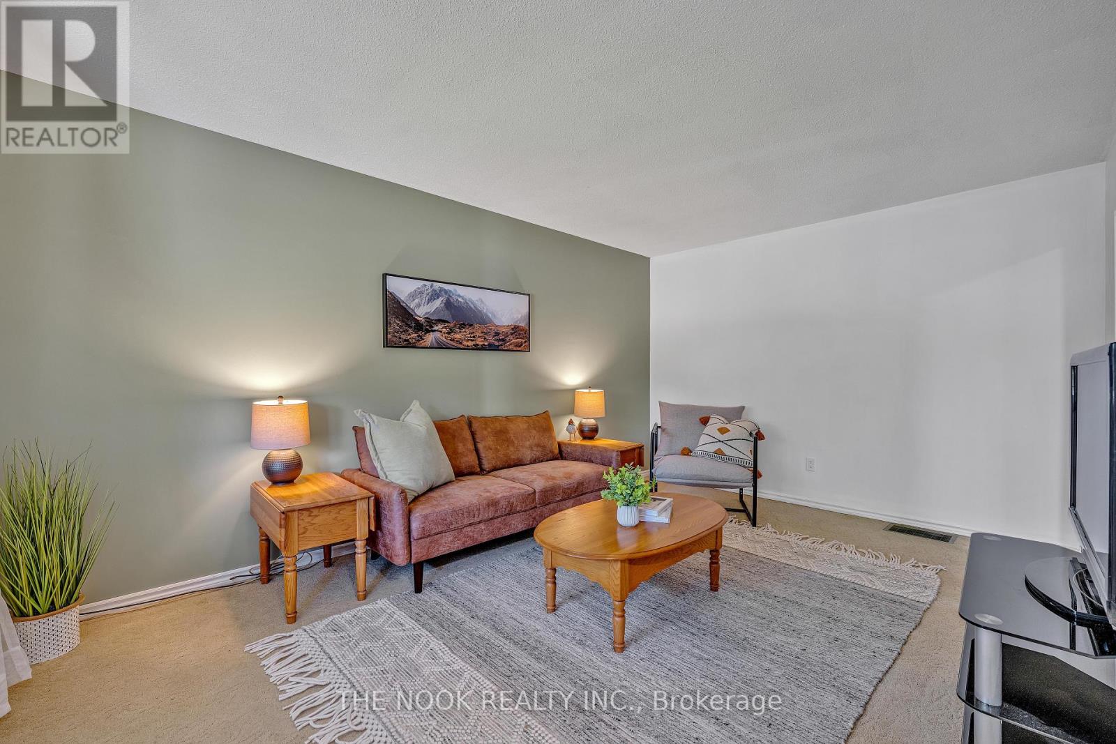 Photo 5 of 21 Rideau Crescent, Peterborough ON