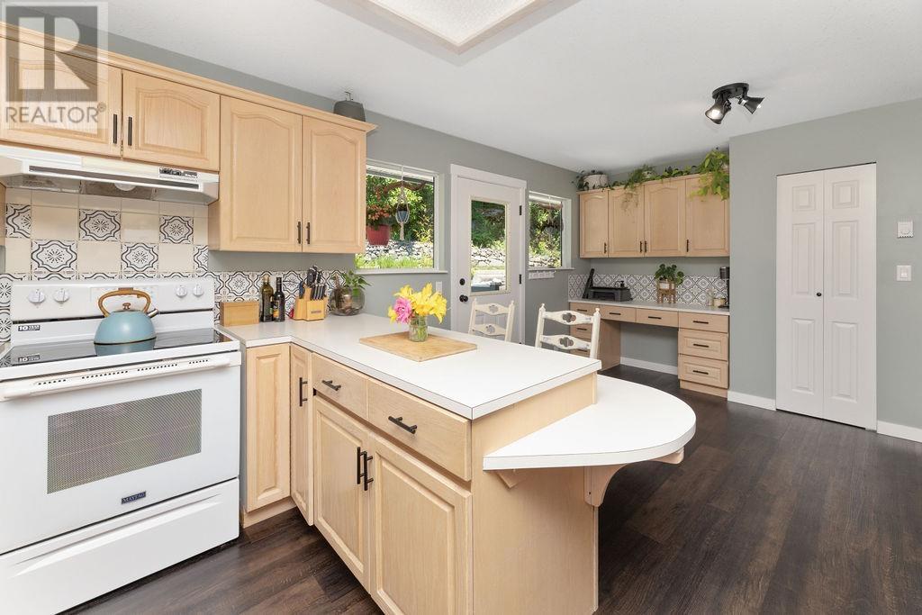 5549 SANS SOUCI ROAD, Halfmoon Bay