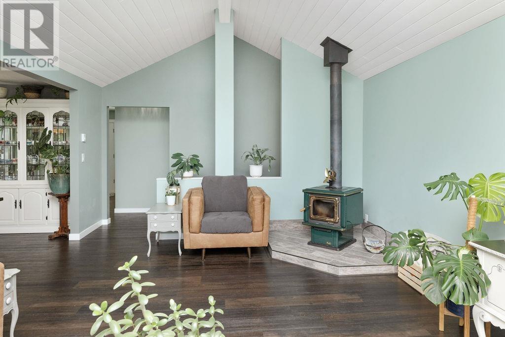 5549 SANS SOUCI ROAD, Halfmoon Bay