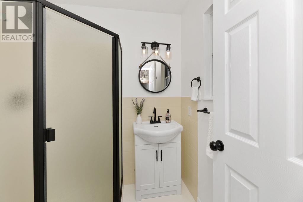 5549 SANS SOUCI ROAD, Halfmoon Bay