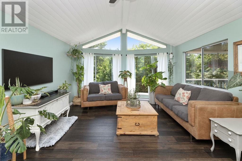 5549 SANS SOUCI ROAD, Halfmoon Bay