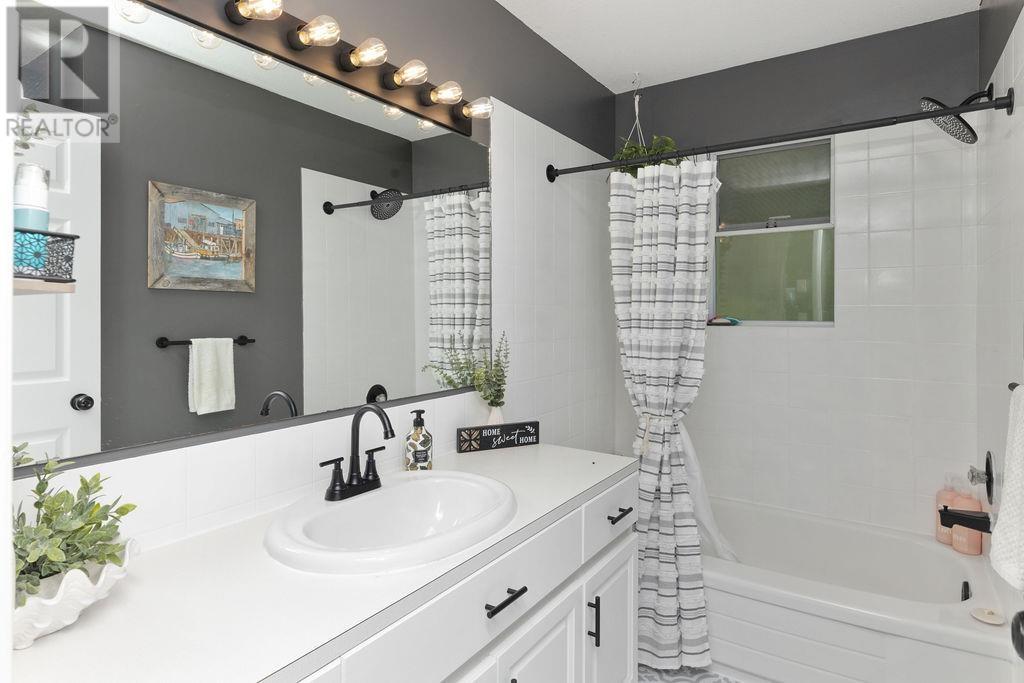 5549 SANS SOUCI ROAD, Halfmoon Bay