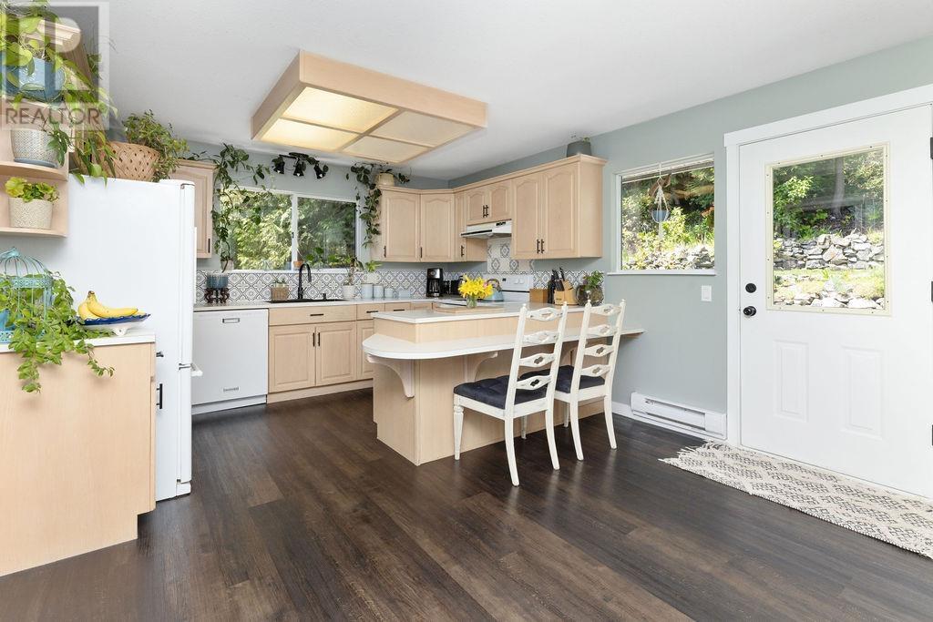 5549 SANS SOUCI ROAD, Halfmoon Bay