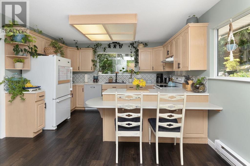 5549 SANS SOUCI ROAD, Halfmoon Bay