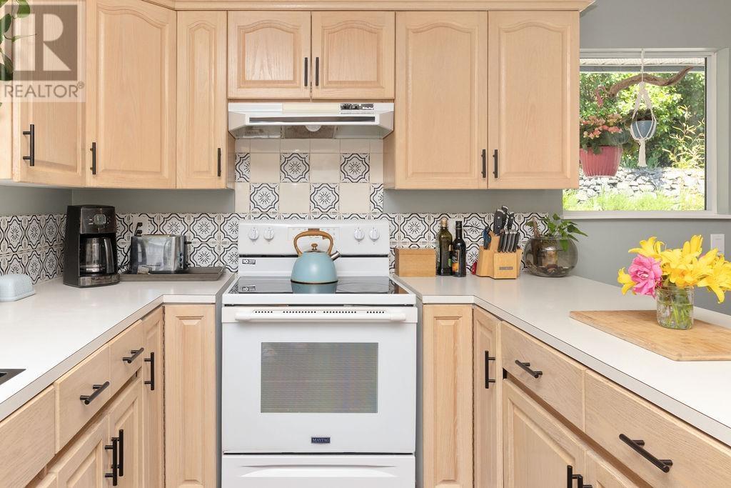 5549 SANS SOUCI ROAD, Halfmoon Bay