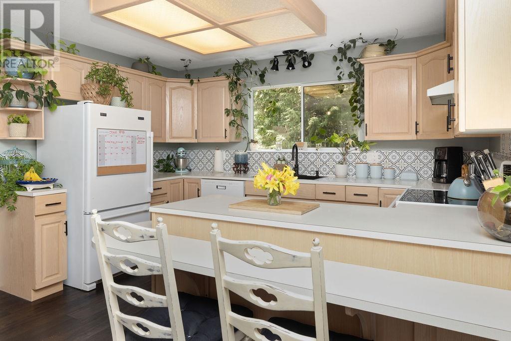 5549 SANS SOUCI ROAD, Halfmoon Bay