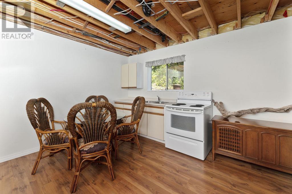 5549 SANS SOUCI ROAD, Halfmoon Bay