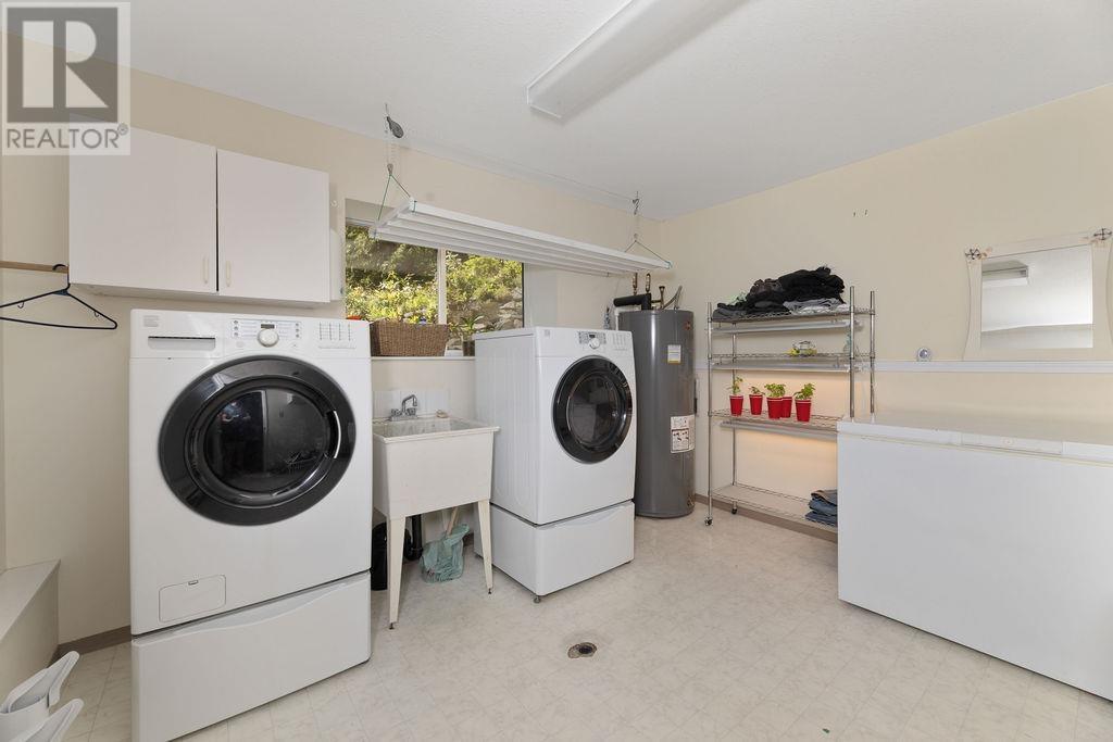5549 SANS SOUCI ROAD, Halfmoon Bay