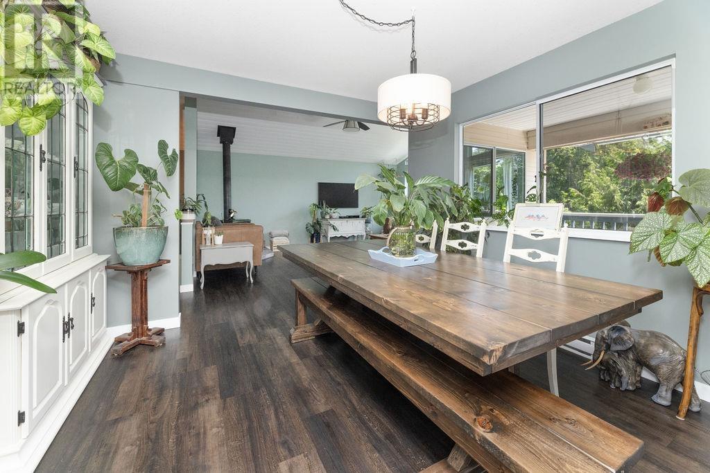 5549 SANS SOUCI ROAD, Halfmoon Bay