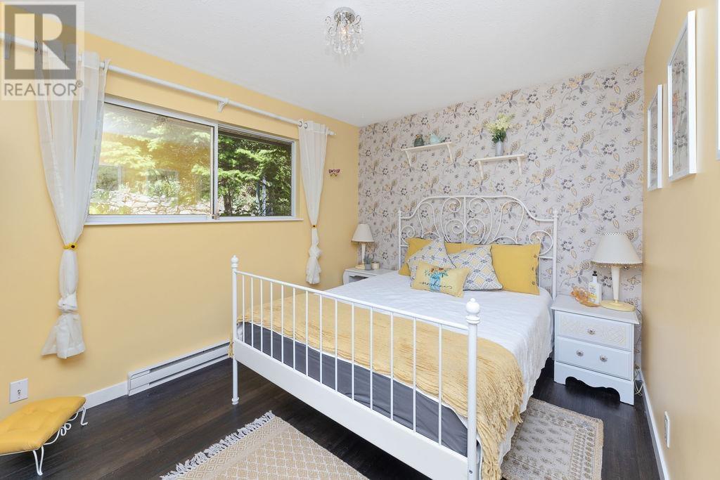 5549 SANS SOUCI ROAD, Halfmoon Bay