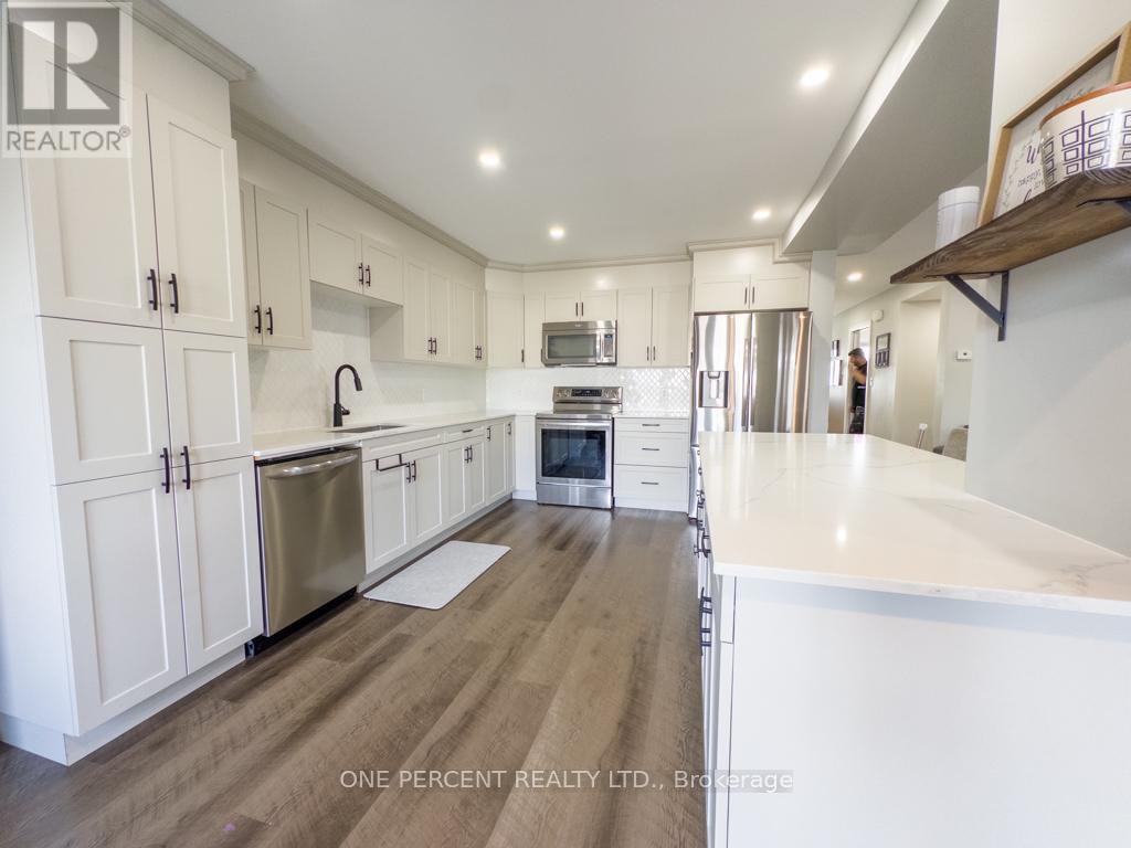 Photo 9 of 835 Queen Street, Gananoque ON