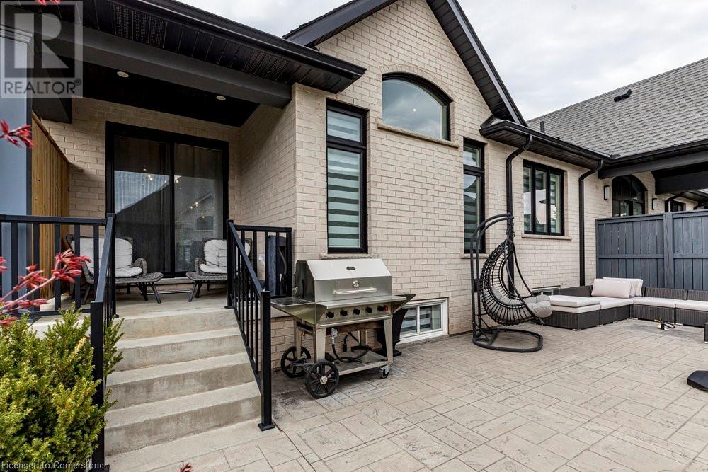 Photo 31 of 98 Carrick Trail, Welland ON