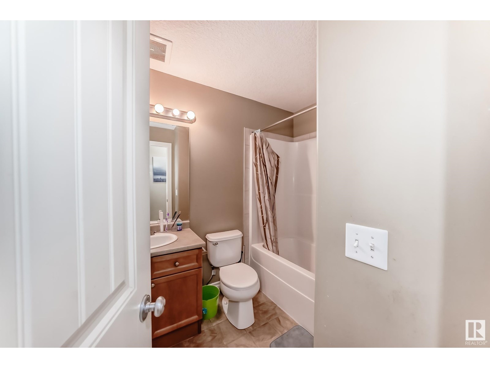 Photo 23 of 5983 164 Av Nw, Edmonton AB