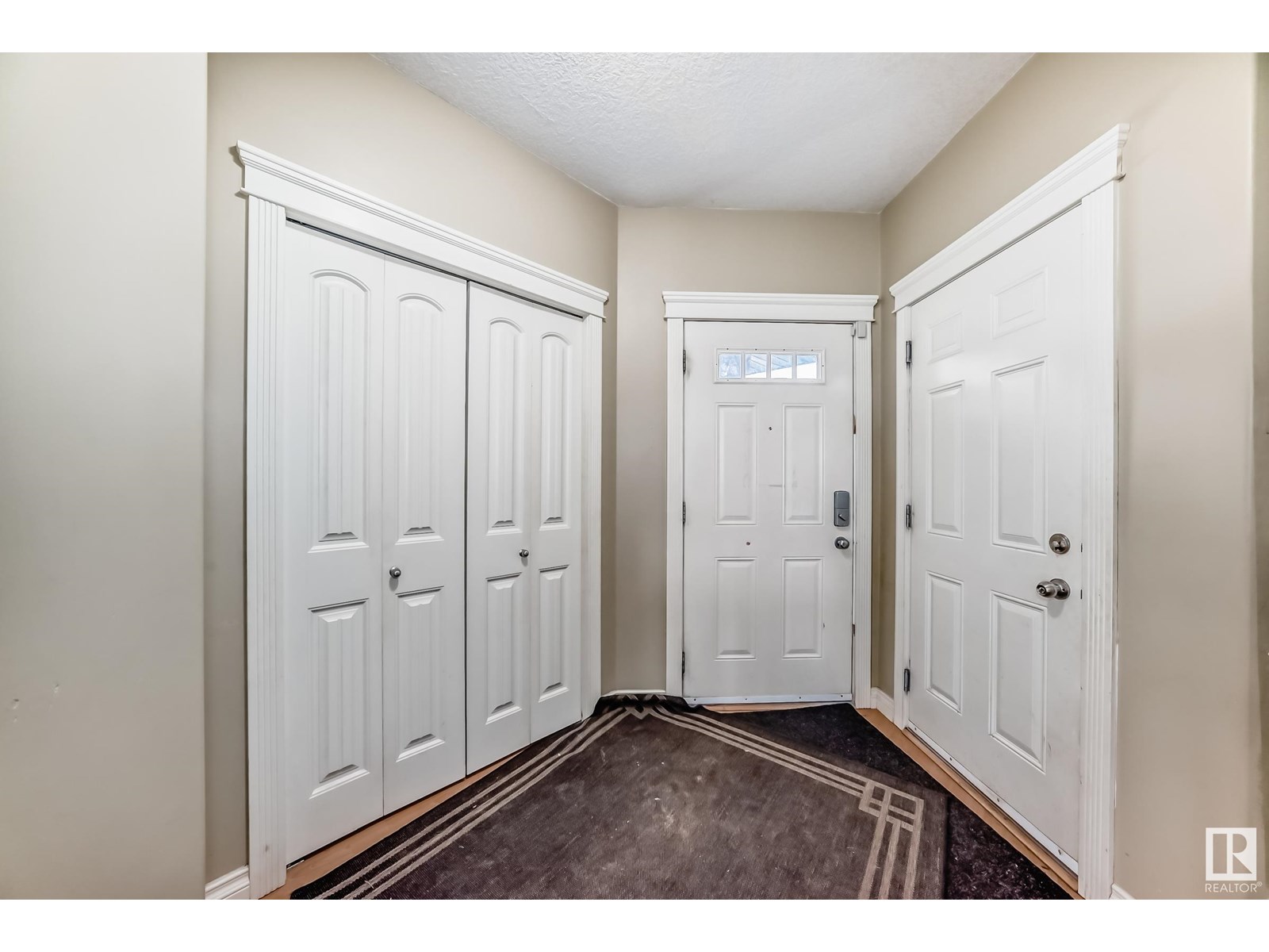 Photo 4 of 5983 164 Av Nw, Edmonton AB