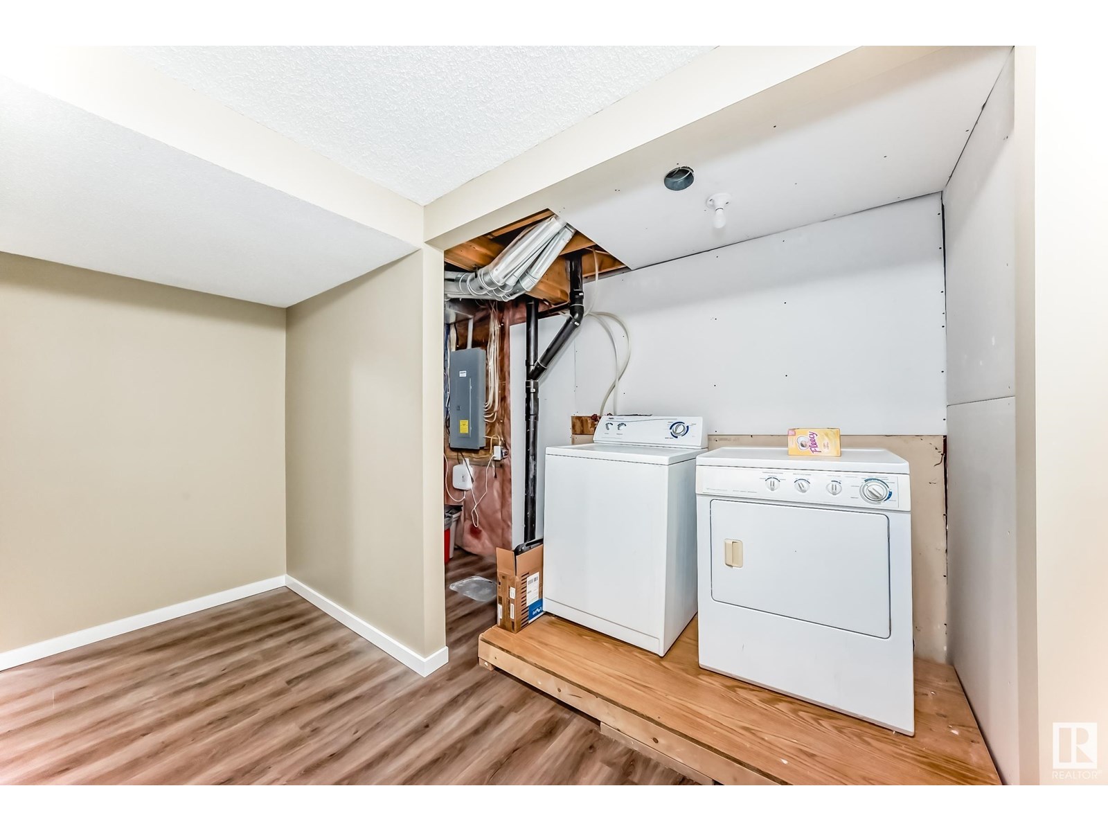 Photo 41 of 5983 164 Av Nw, Edmonton AB