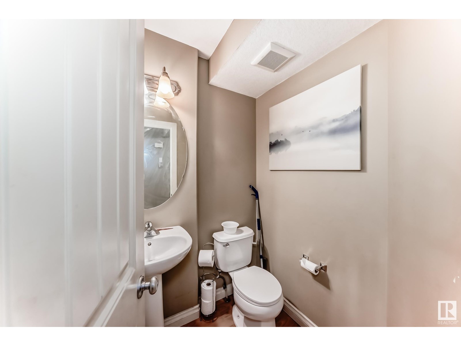 Photo 6 of 5983 164 Av Nw, Edmonton AB