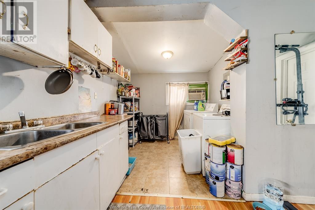 Photo 23 of 471 Tuscarora Street, Windsor ON