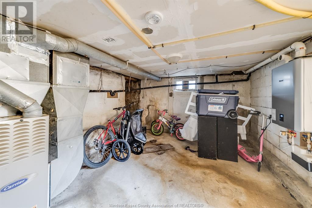 Photo 5 of 471 Tuscarora Street, Windsor ON