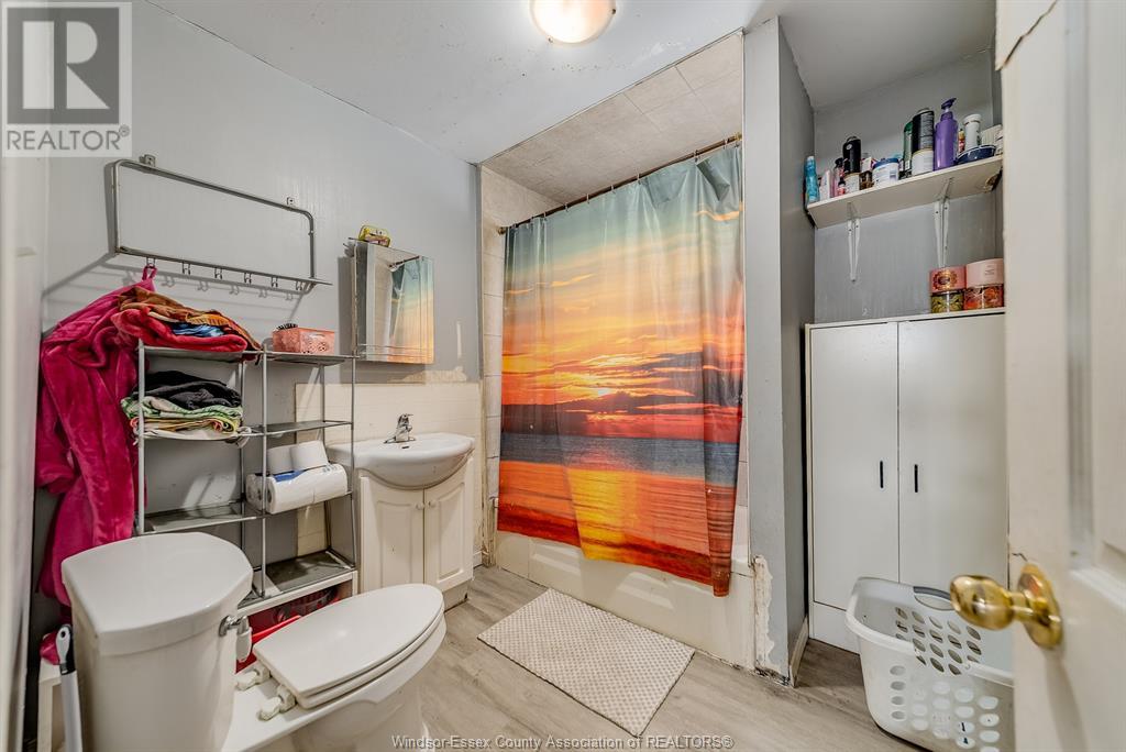 Photo 24 of 471 Tuscarora Street, Windsor ON