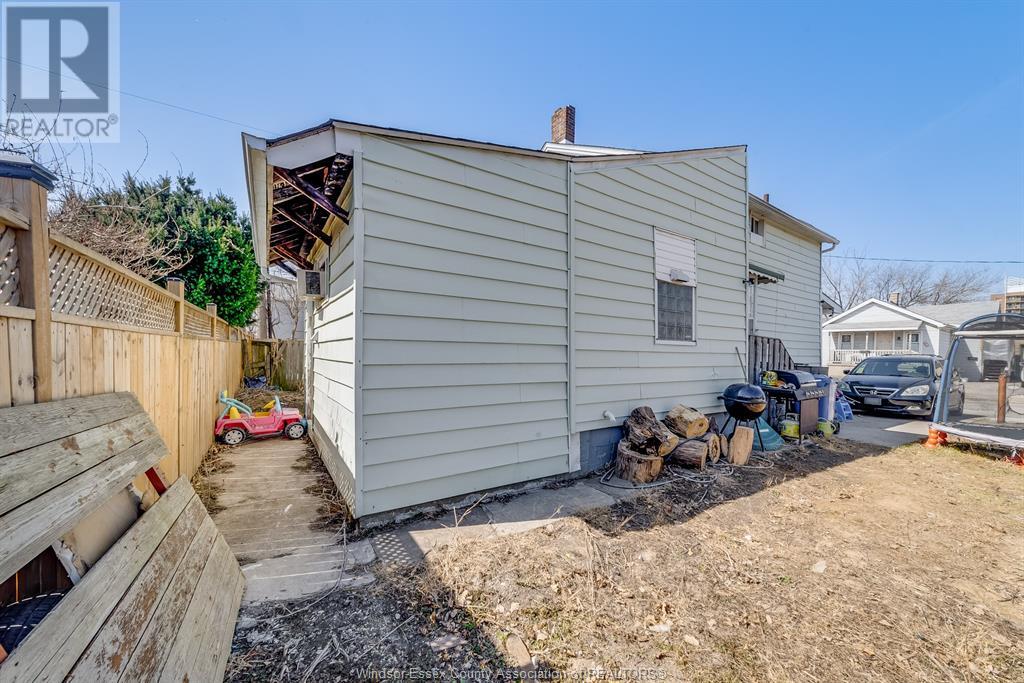Photo 10 of 471 Tuscarora Street, Windsor ON