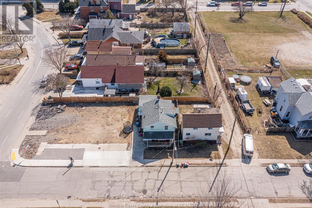 Photo 9 of 471 Tuscarora Street, Windsor ON