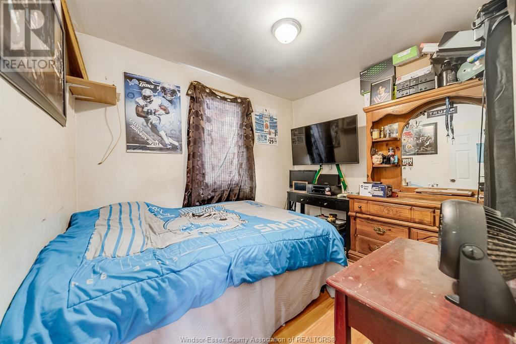 Photo 3 of 471 Tuscarora Street, Windsor ON