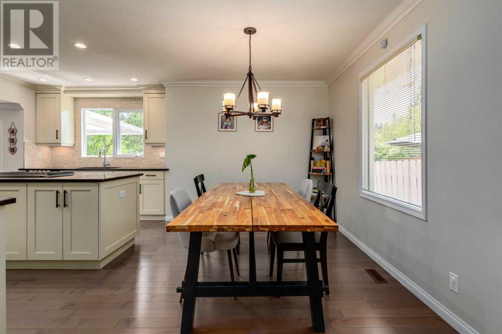 Single Family House 3 Level for Sale in  Oakside Circle SW Oakridge Calgary 